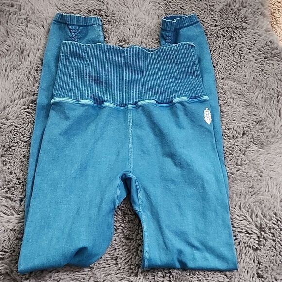 NWOT Free People Movement Leggings Turquoise Size XS/S - Picture 1 of 3
